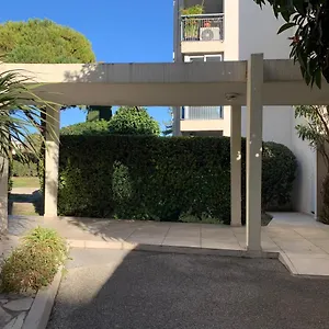 https://superbe-studio-en-residence-proche-de-la-mer.fr-provencehotel.com